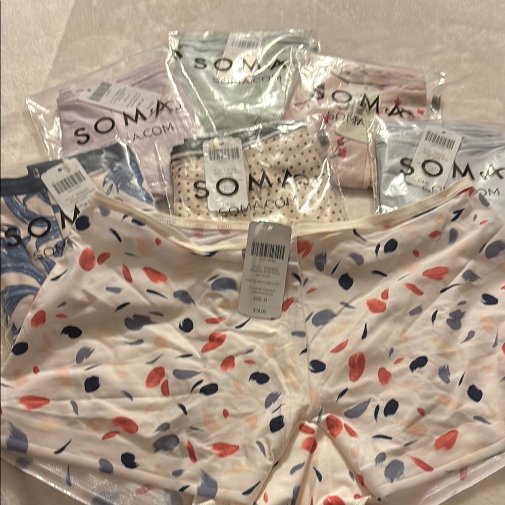 Soma vanishing edge Women's boy-shorts underwear with tags 7 pair.